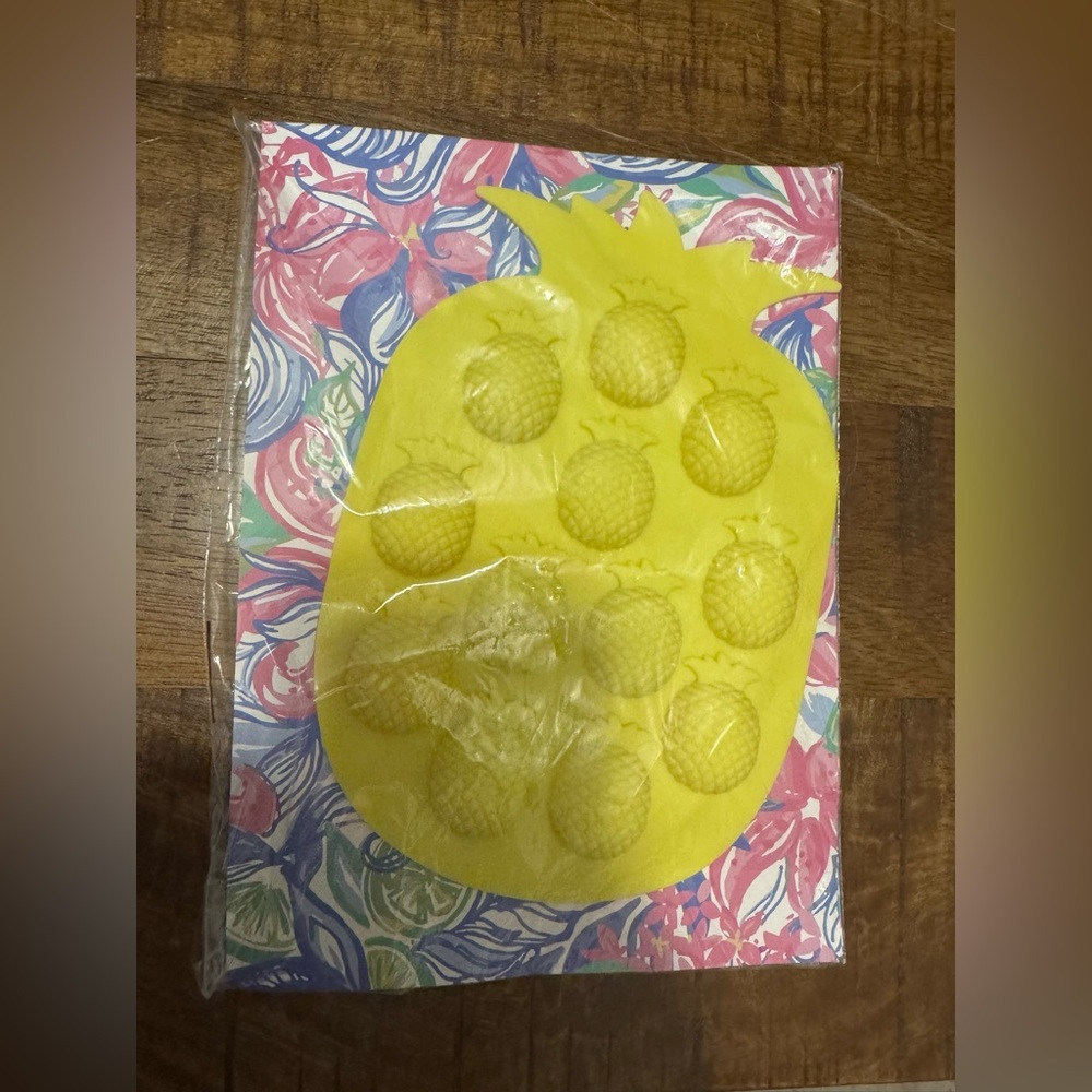 Lilly Pulitzer GWP Pineapple Silicone Mold